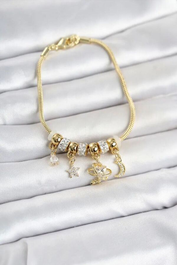 Ru Collecti̇ve Pi̇ri̇nç Gold Renk Charmlı Kadın Bi̇lekli̇k Tj-Bb8442