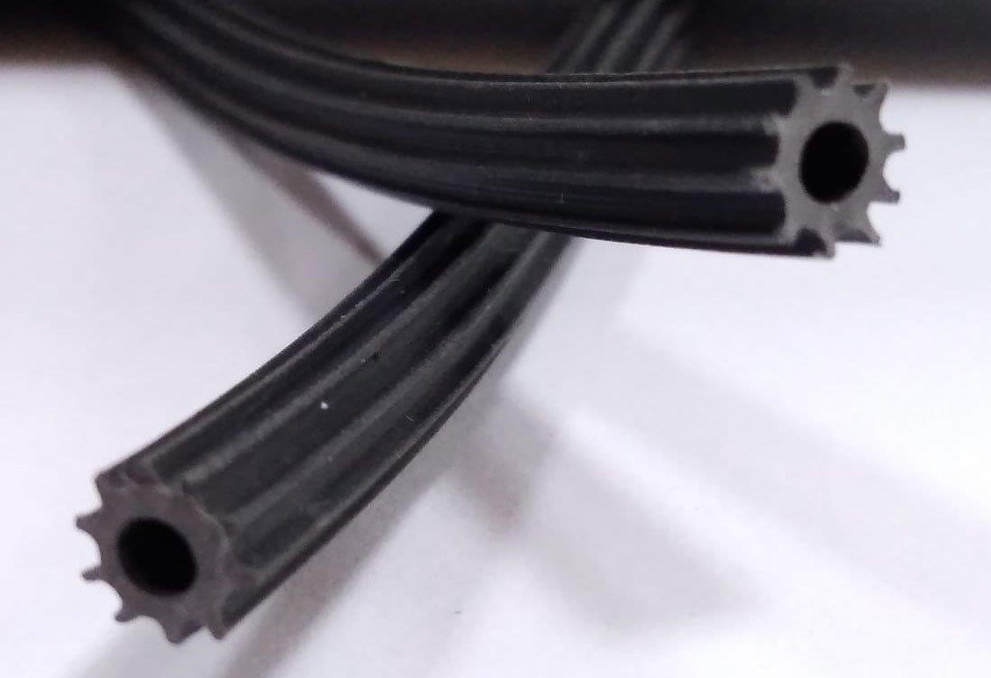 Si̇nekli̇k Fi̇ti̇li̇ 4,5 Mm Si̇yah 10 Metre