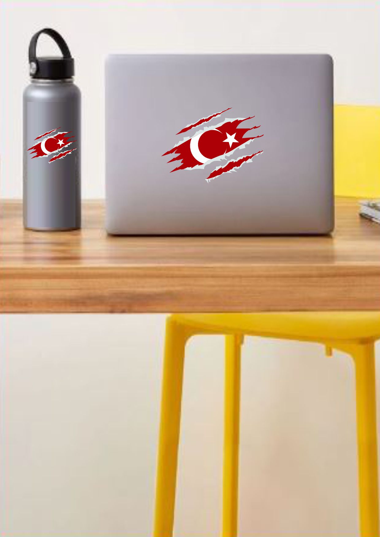 Yırtıklı Paçalı Türk Bayrağı Sti̇cker Araba Oto Motosi̇klet Karavan Sti̇cker 00034 50X37 Cm 