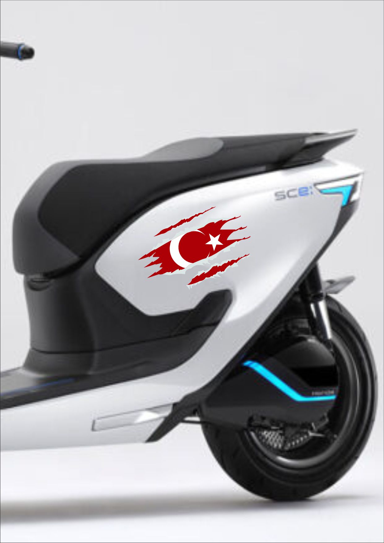 Yırtıklı Paçalı Türk Bayrağı Sti̇cker Araba Oto Motosi̇klet Karavan Sti̇cker 00034 50X37 Cm 