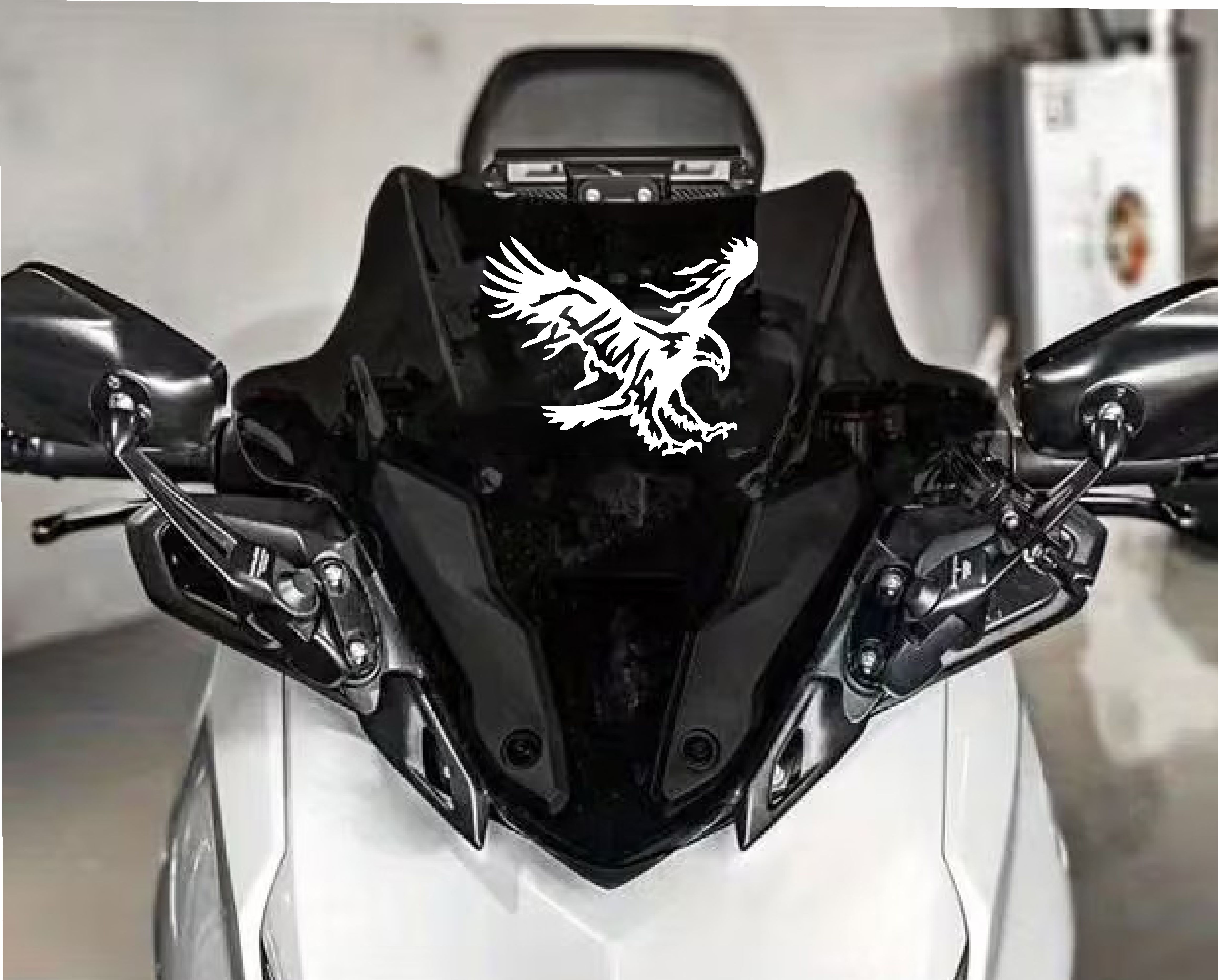 Sti̇cker Di̇zayn Kartal Sti̇cker - Eagle Beşi̇ktaş Kanatlı Uçan Kartal Sti̇cker - Araba Oto Motosi̇klet Karavan Cam Sti̇cker - 00326 12X9 Cm 