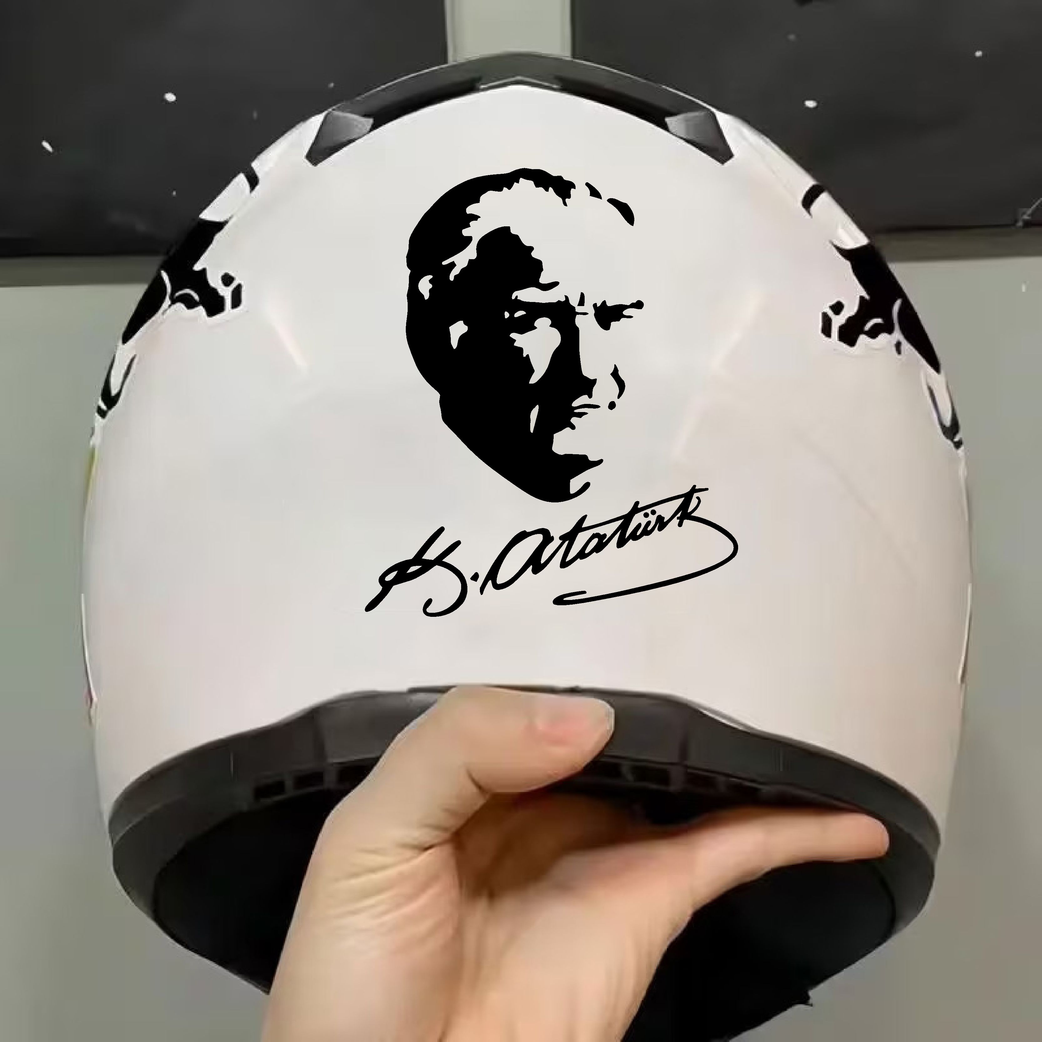 Sti̇cker Di̇zayn Atatürk Si̇lüeti̇ Ve İmza Sti̇cker - Mustafa Kemal Atatürk Başbuğ İmza Sti̇cker - Araba Oto Motosi̇klet Karavan Cam Sti̇cker - 00391 12X10 Cm 