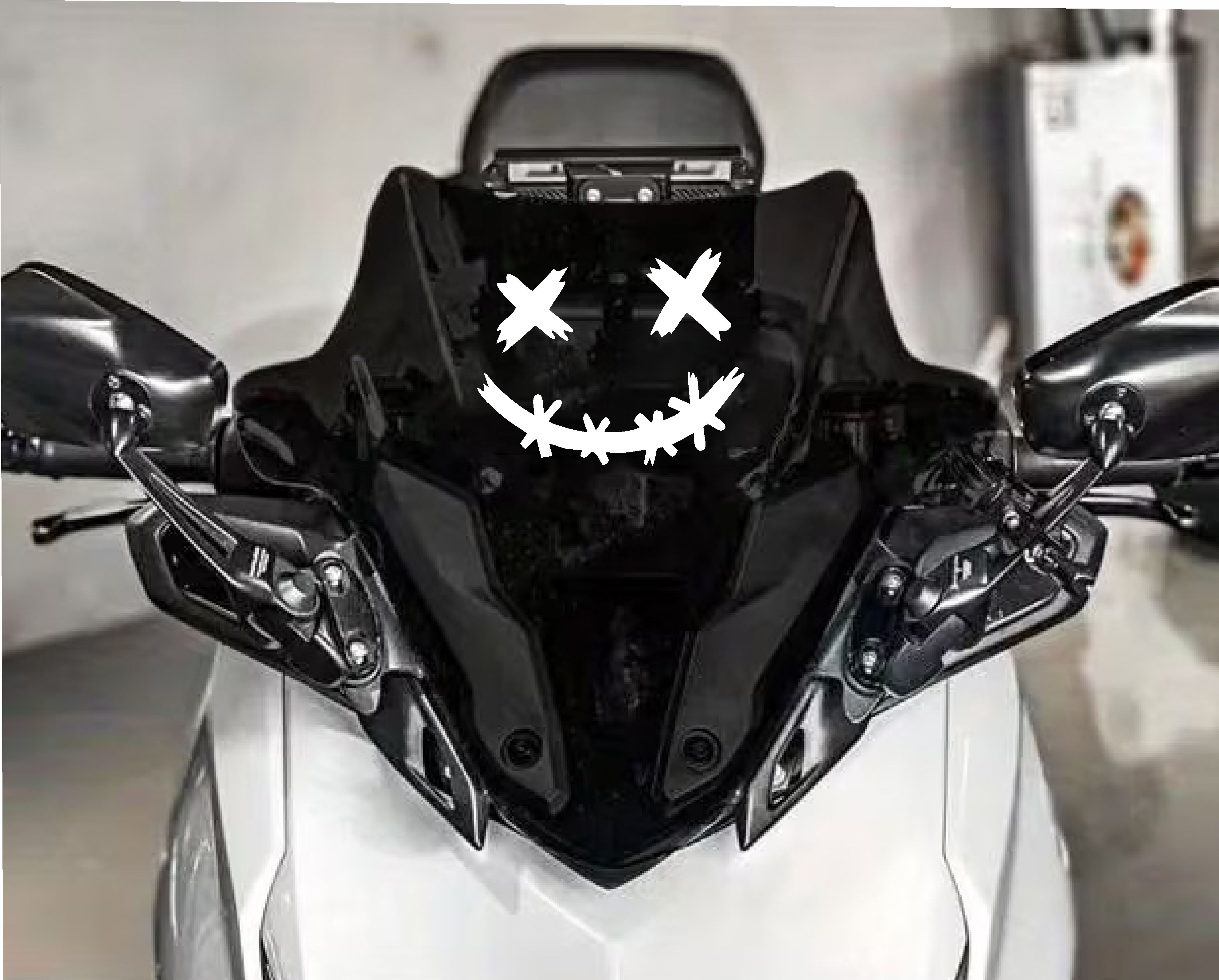 Gülen Surat Sti̇cker - Joker Gotham Batman Sti̇cker - Araba Oto Motosi̇klet Karavan Cam Sti̇cker - 00142 10X8 Cm 