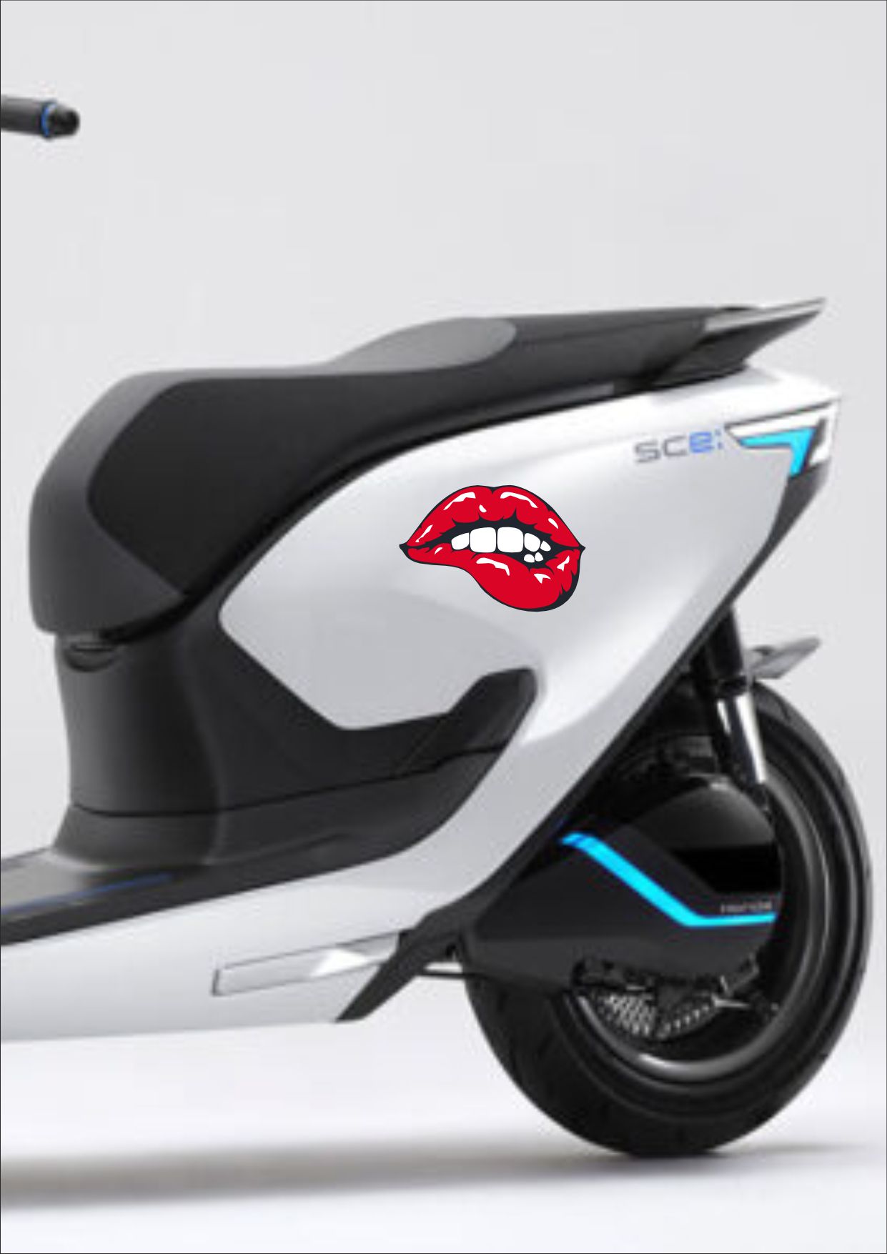 Sexy Dudak Isıran Sti̇cker - Araba Oto Motosi̇klet Karavan Sti̇cker - 00040 10X7 Cm 