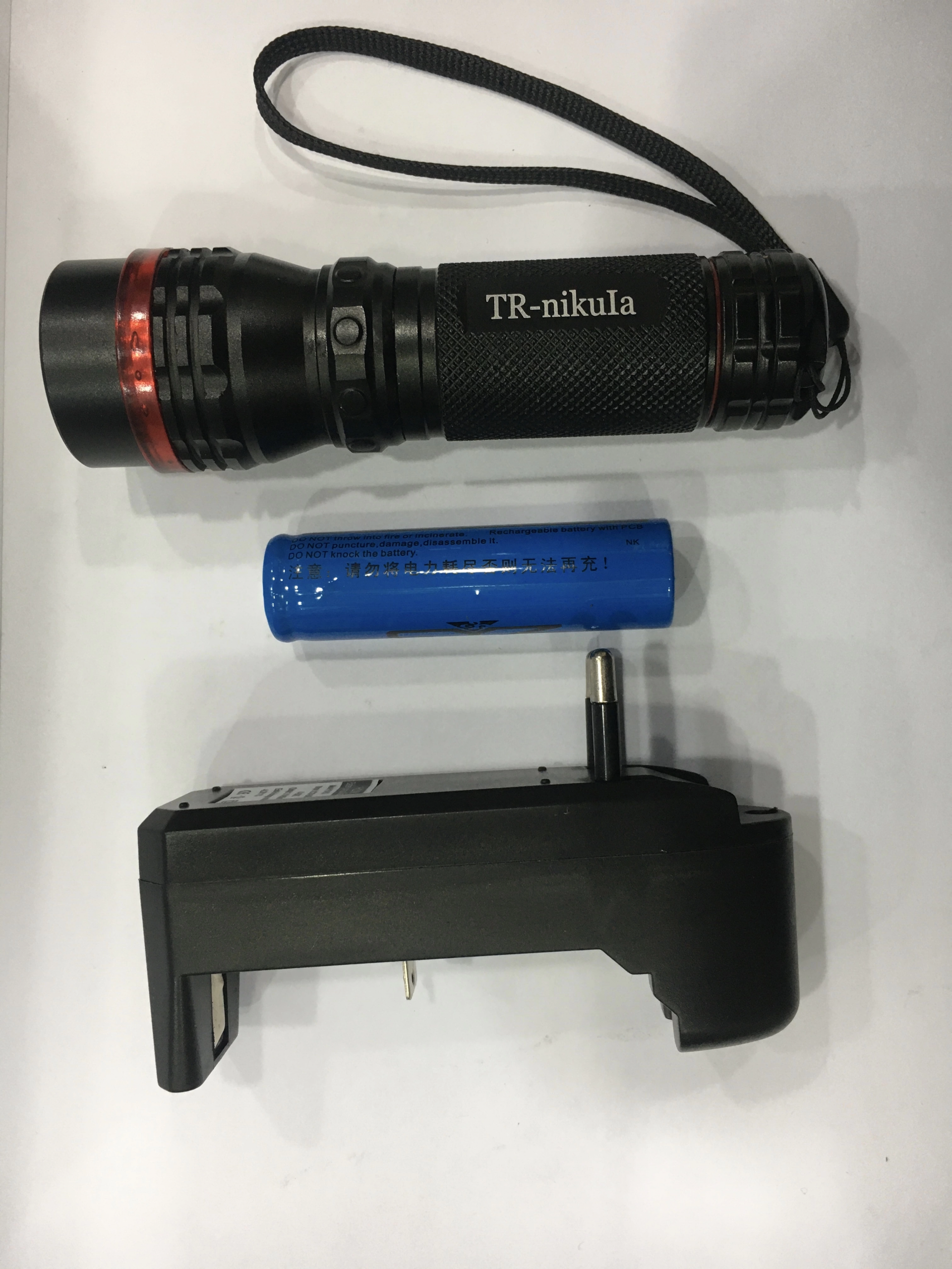 Evimdeyokyok Beyaz Led Işıklı ,Şarjlı Pil,Şarj Cıhazlı El Fener 620