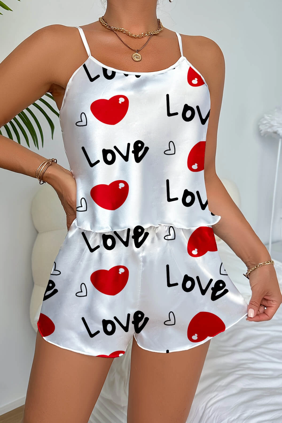 Leyna Love Desenli̇ Beyaz Saten Şortlu Geceli̇k Takım