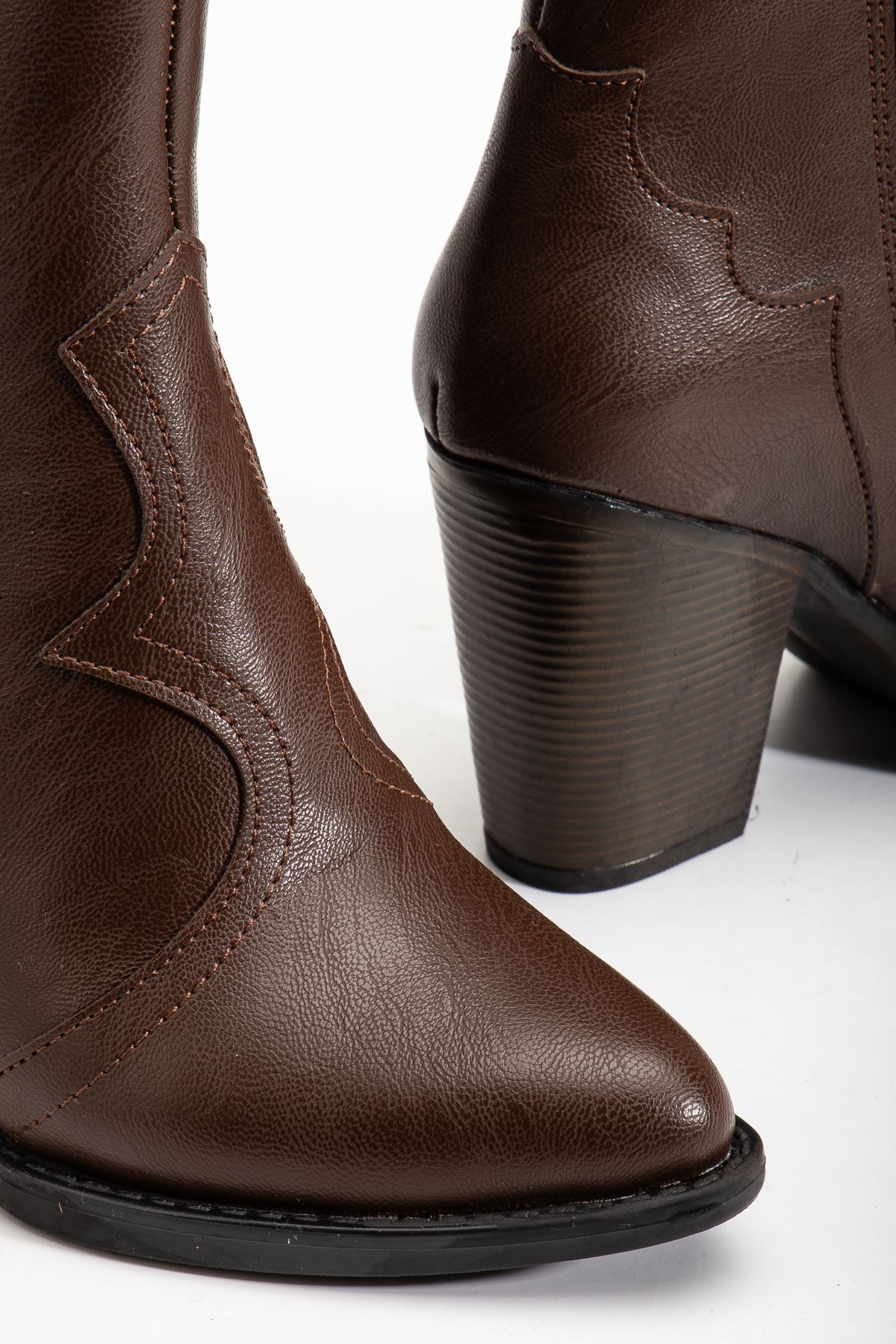 117 Kahve Kovboy Di̇ki̇ş Detaylı Fermuarlı  Yüksek Topuklu Günlük Kadın Bot