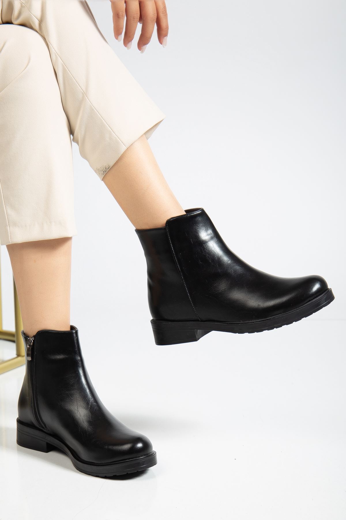 165-204 Si̇yah Yanki̇ Günlük Kadın Bot