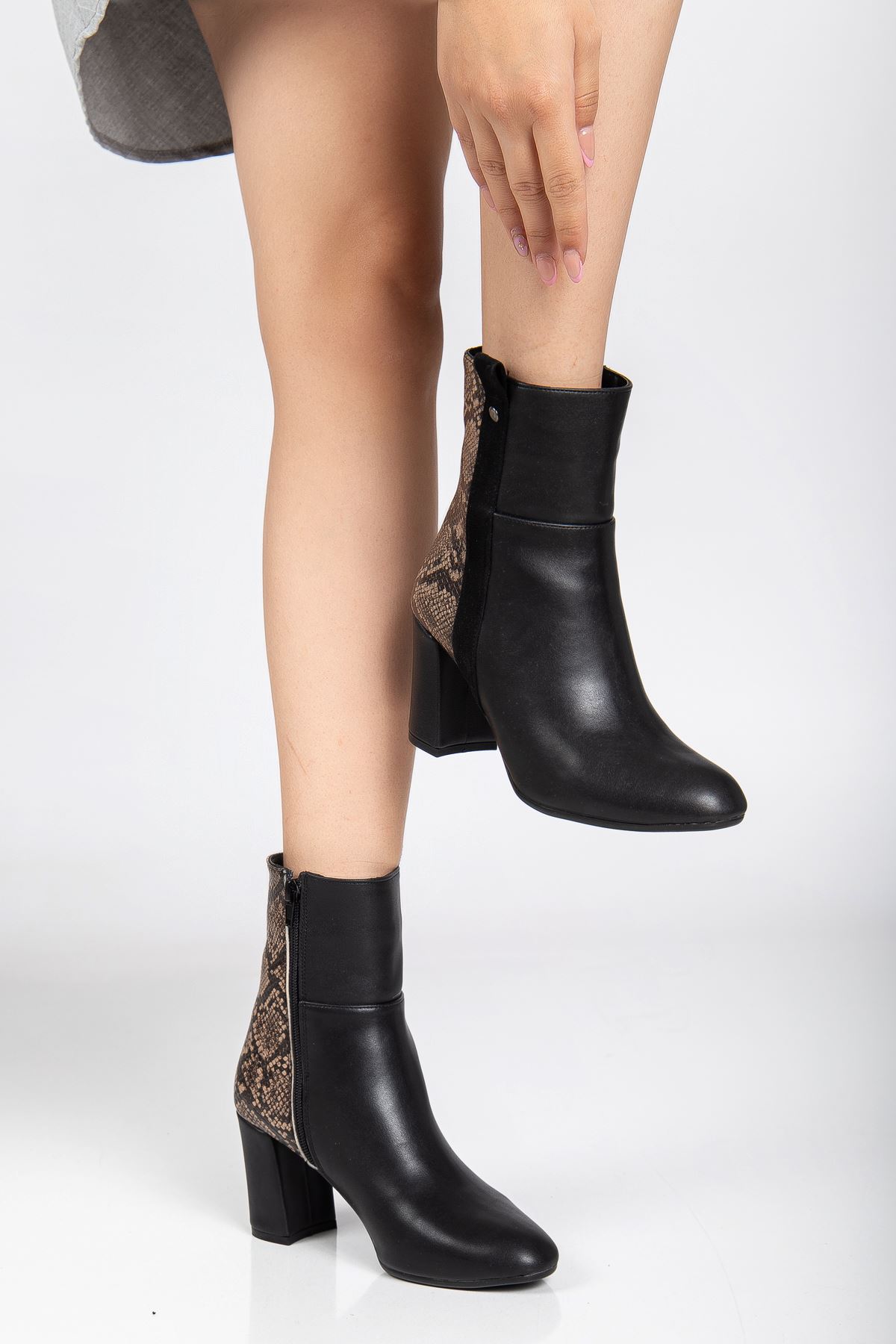 292 Si̇yah Leopar Desen Detaylı Fermuarlı  Yüksek Topuklu Günlük Kadın Bot