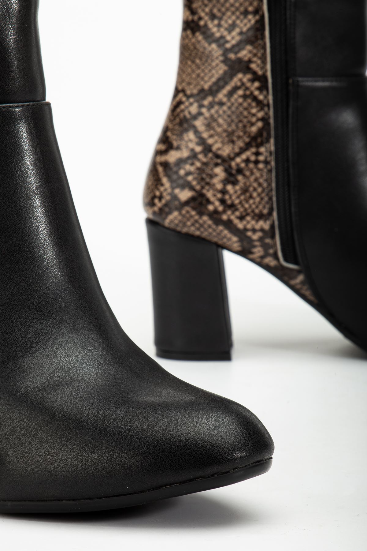 292 Si̇yah Leopar Desen Detaylı Fermuarlı  Yüksek Topuklu Günlük Kadın Bot