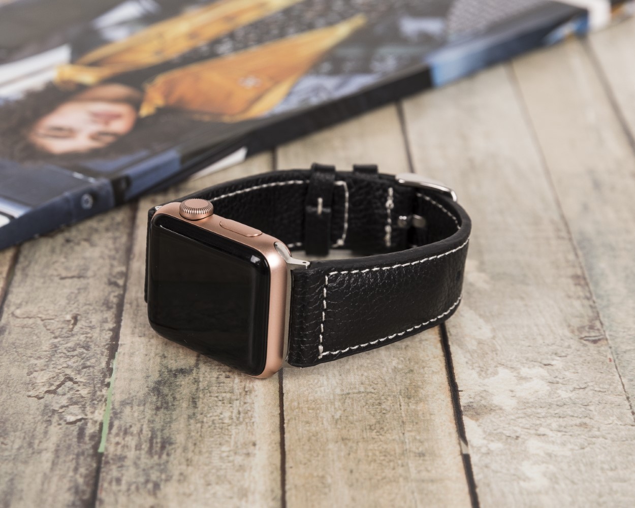 Apple Watch Uyumlu Deri̇ Kordon 42-44-45Mm Nm4-As1 Si̇yah