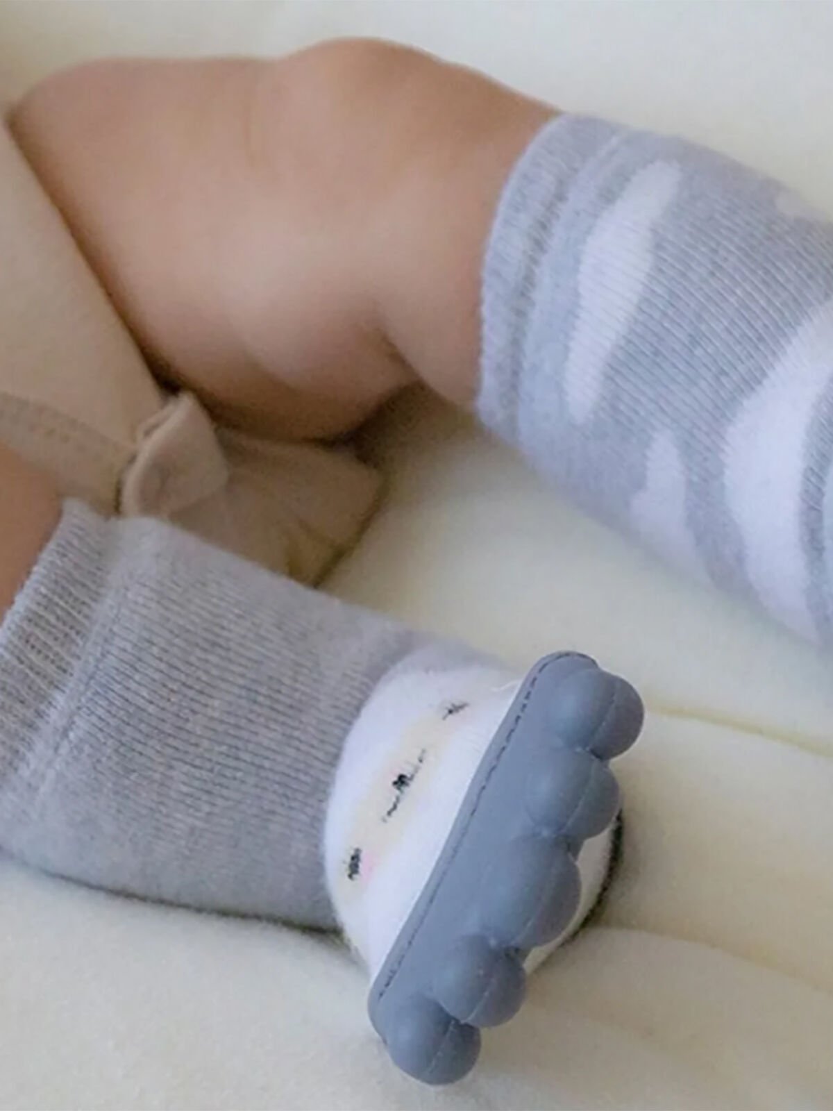 Babyjem Si̇li̇kon Di̇ş Kaşıyıcılı Havlu Bebek Çorap Gri̇