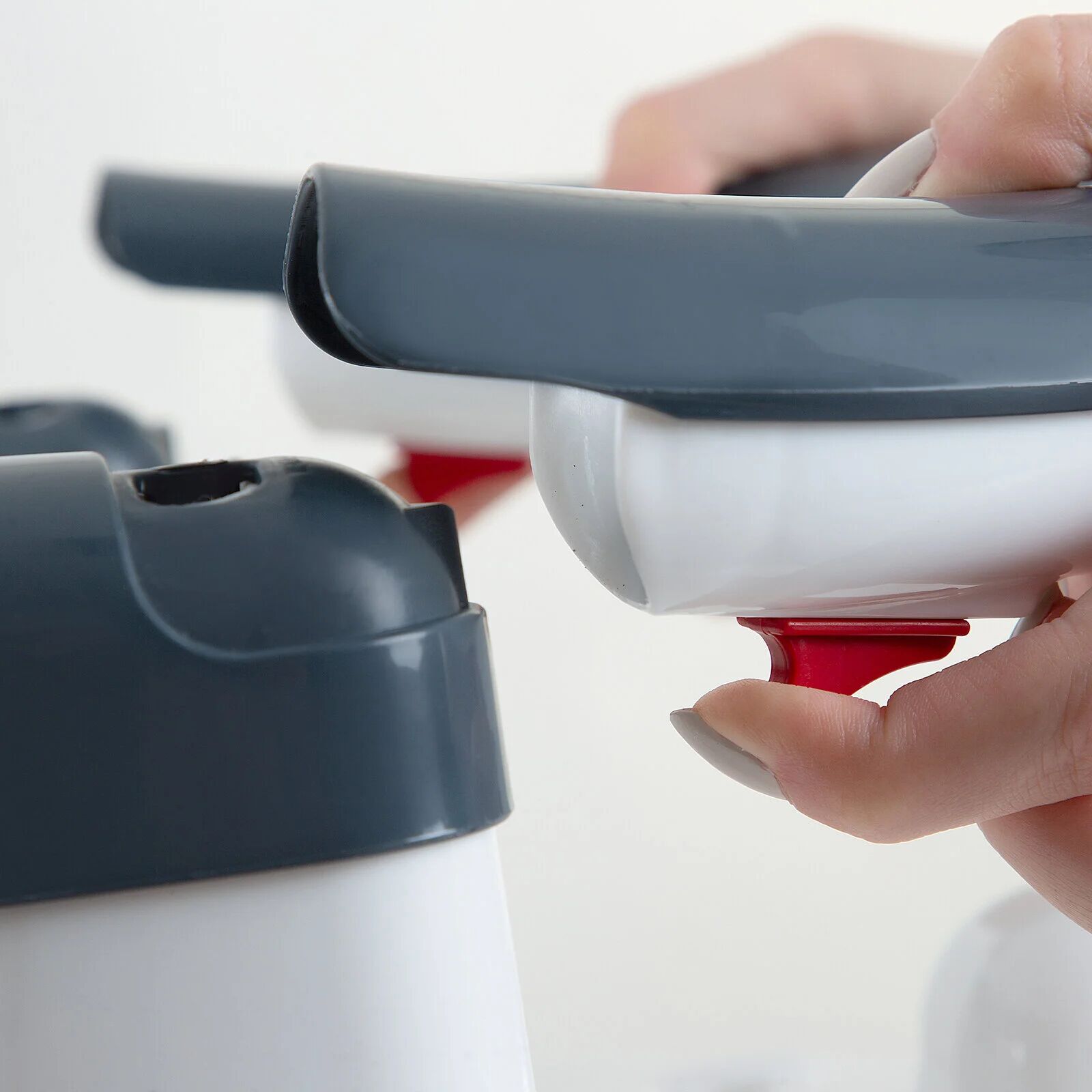 Babyjem Yandan Açılır Banyo & Mama Oturağı Antrasi̇t