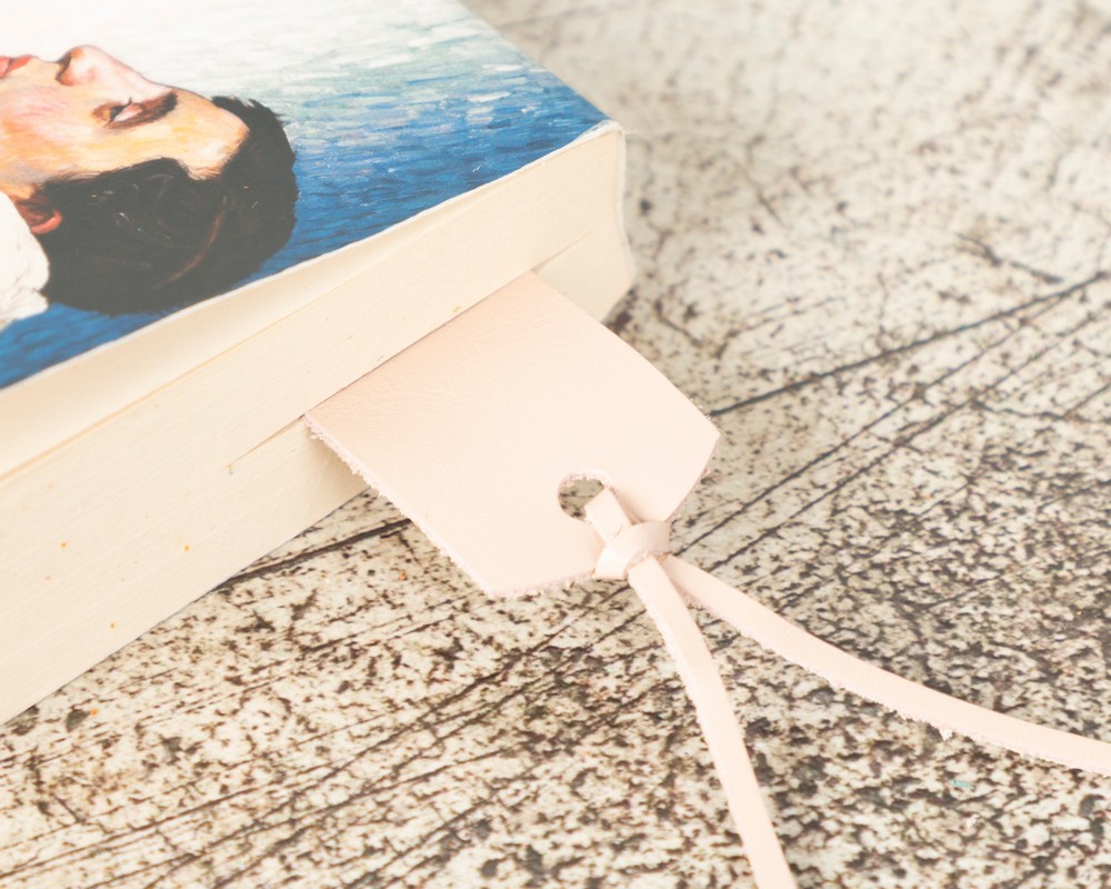 Deri̇ Ki̇tap Ayracı, Pudra