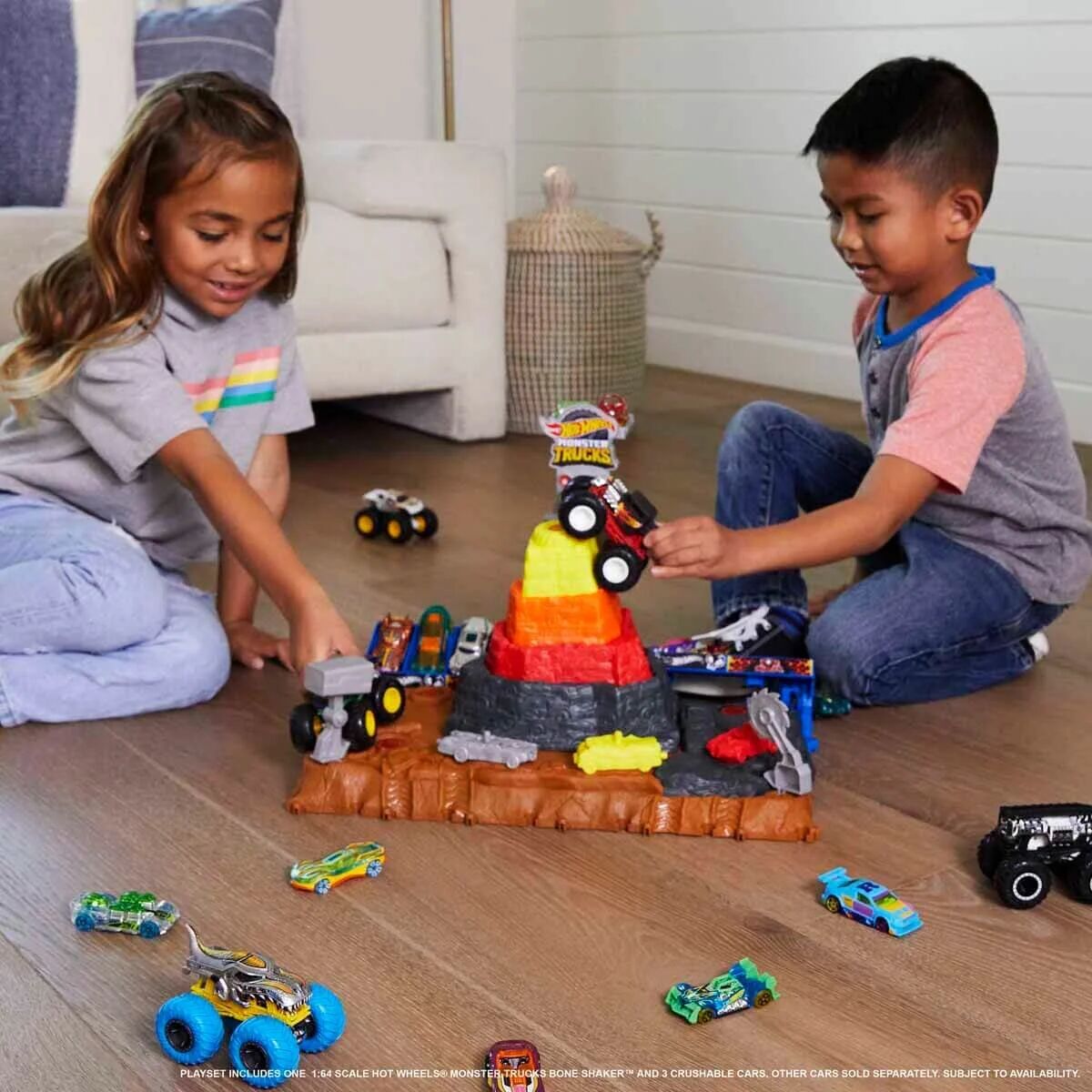 Hot Wheels Monster Trucks Muhteşem Çarpışma Arenası Hnb96