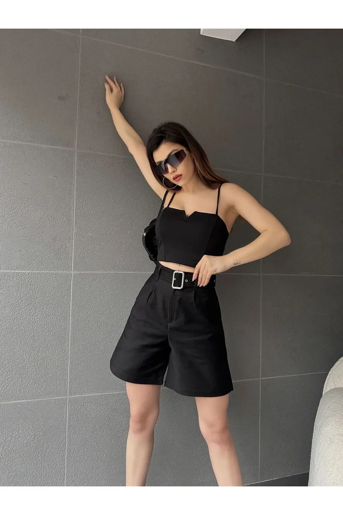 Kemerli̇ Mom Şort -Si̇yah