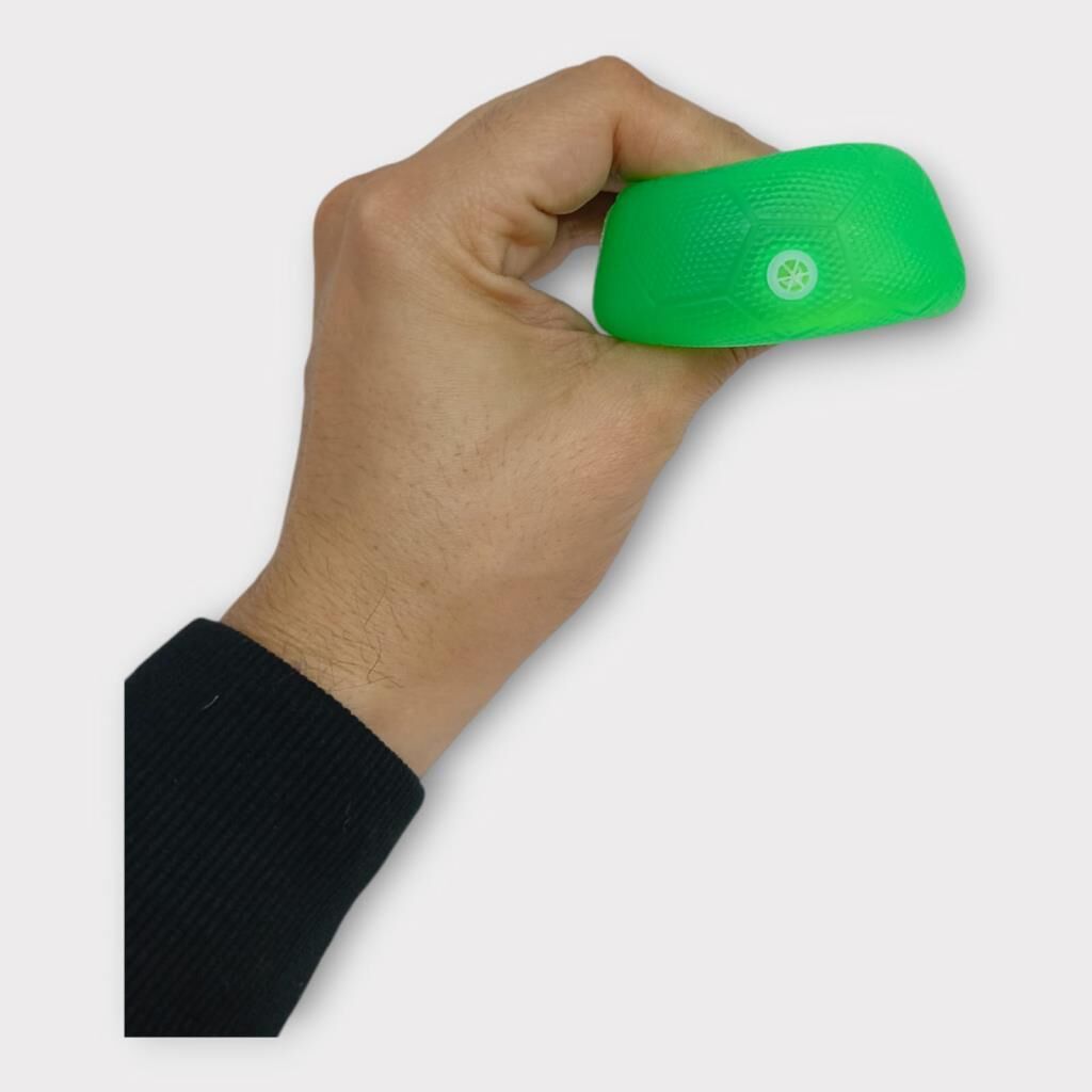 Köpek Oyuncağı - Plasti̇k Düdüklü Top - Yeşi̇l