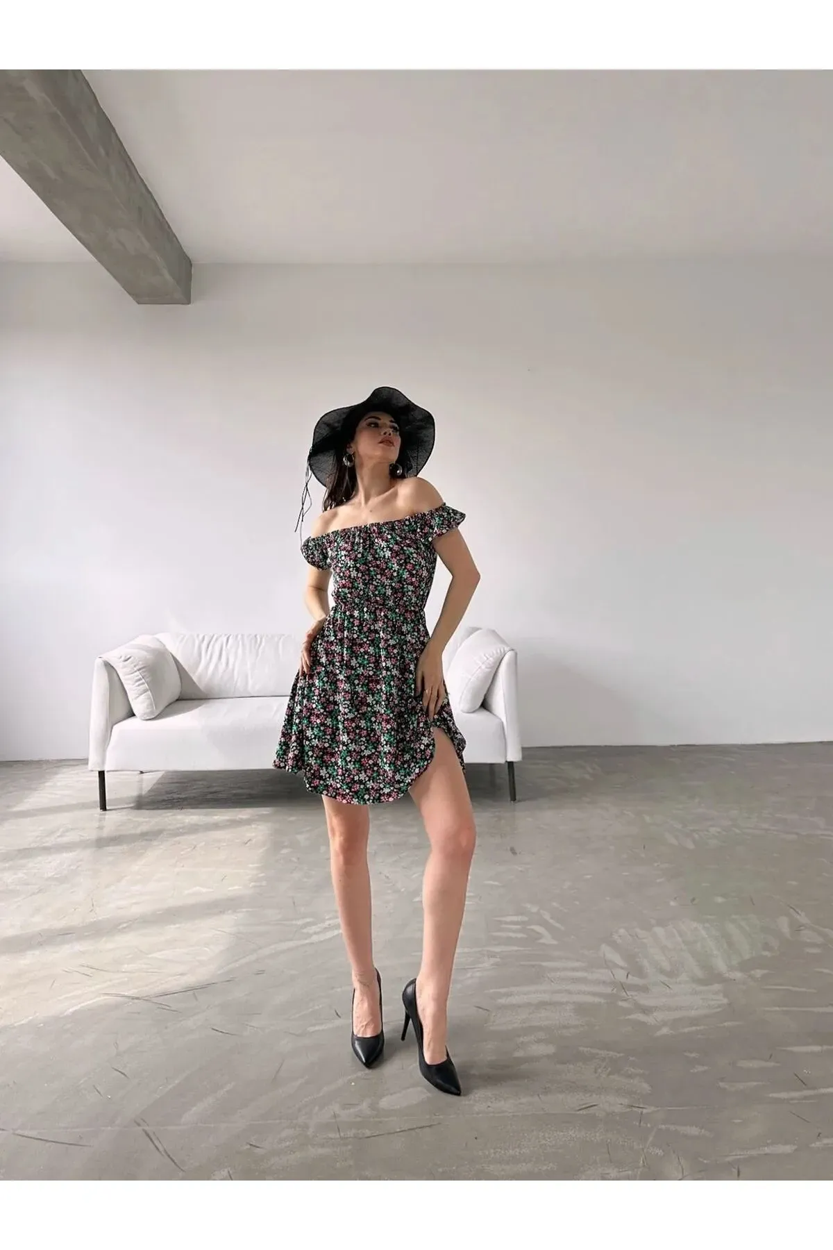 Madonna Yaka Çi̇çek  Desenli̇ Elbi̇se