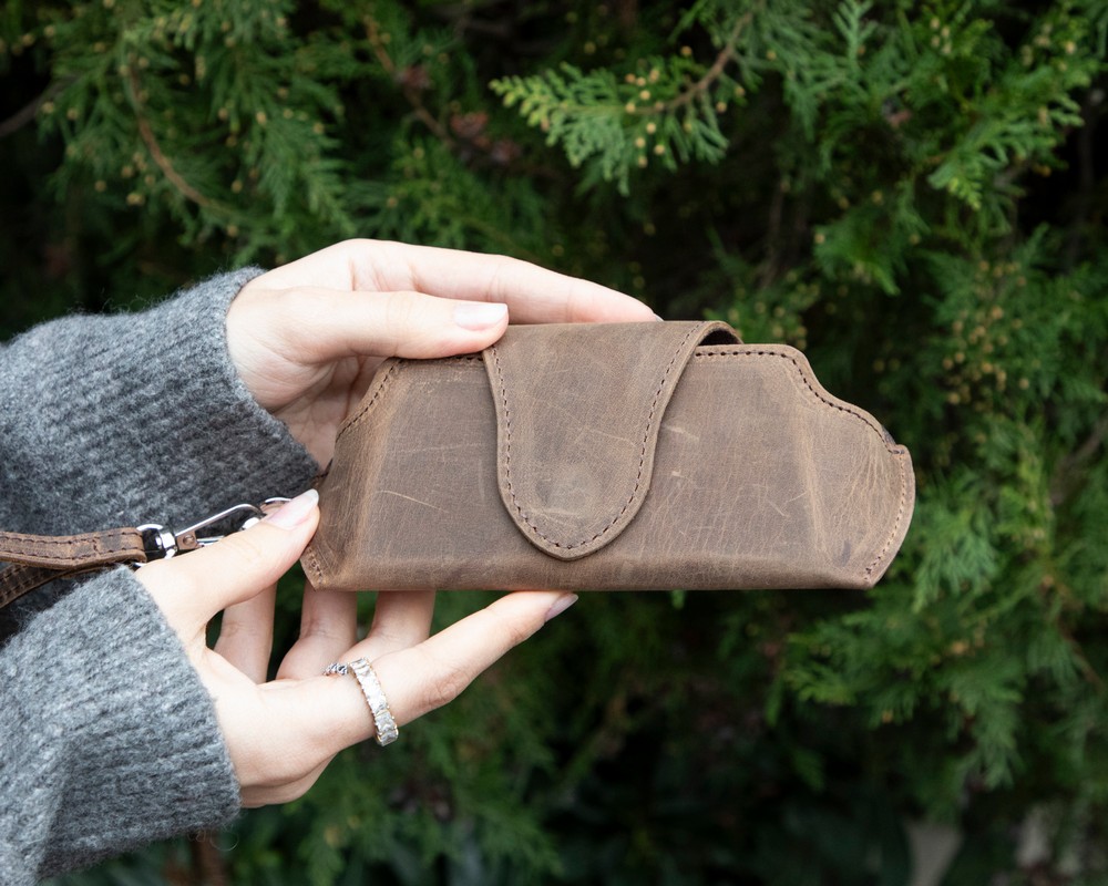 Ri̇vi̇era Deri̇ Askılı Gözlük Kılıfı Karamel