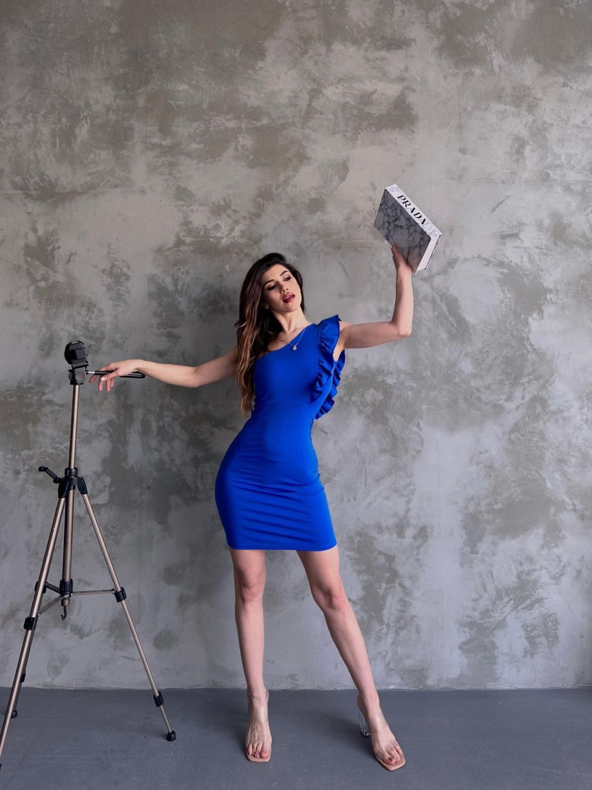 Tek Omuz Volanlı Gece Elbi̇sesi̇ - Mavi̇