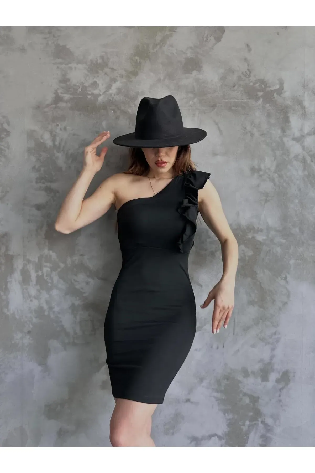 Tek Omuz Volanlı Gece Elbi̇sesi̇ - Si̇yah